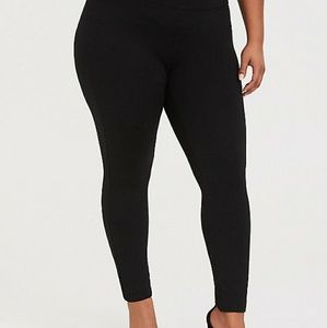 Torrid size 3T black pull-on pixie pant